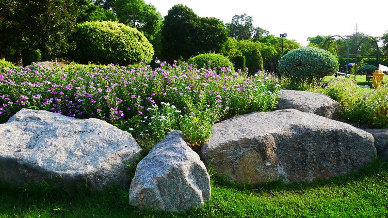 Boulder Wall Landscaping